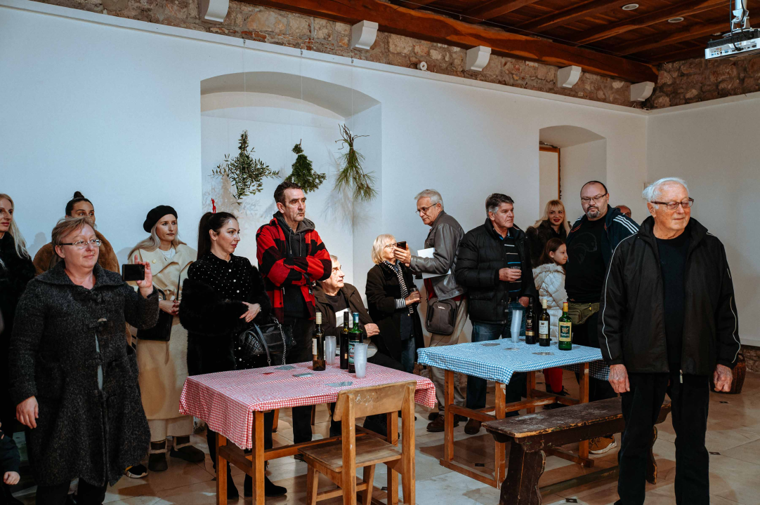  U Muzeju otvorena fenomenalna izložba ‘Važna je emocija, a ne note! Kazivanja o šibenskim klapama’