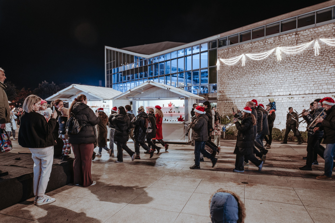 Šibenska narodna glazba promenadom razveselila Šibenčane