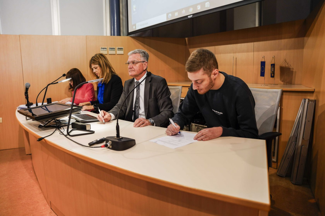Šibenskim studentima dodijeljeni ugovori o stipendiranju: 'Želimo vam da se nakon studija većina vas vrati u Šibenik'