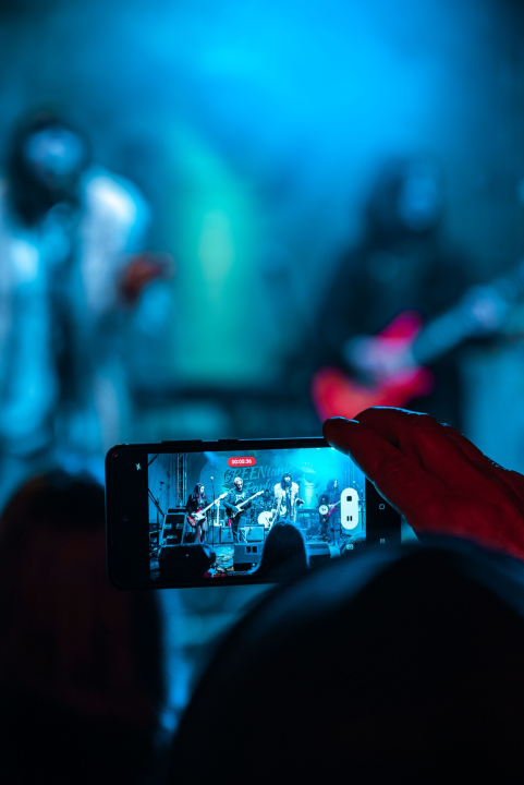 Šibenski srednjoškolski bendovi u maniri rock zvijezda napunili park