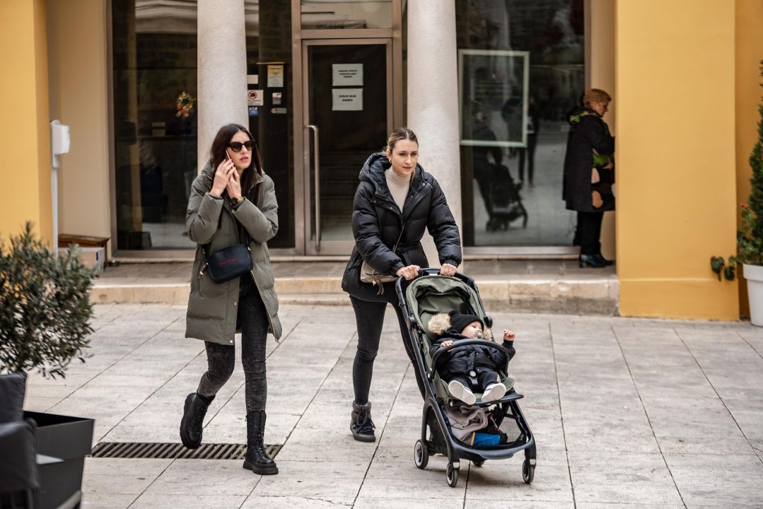 Kako biti u trendu u hladnim zimskim danima dobro znaju ove dame!