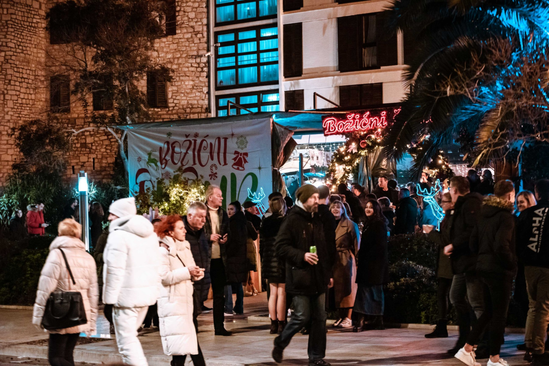 Šibenčani Novu godinu dočekali na dvije pozornice