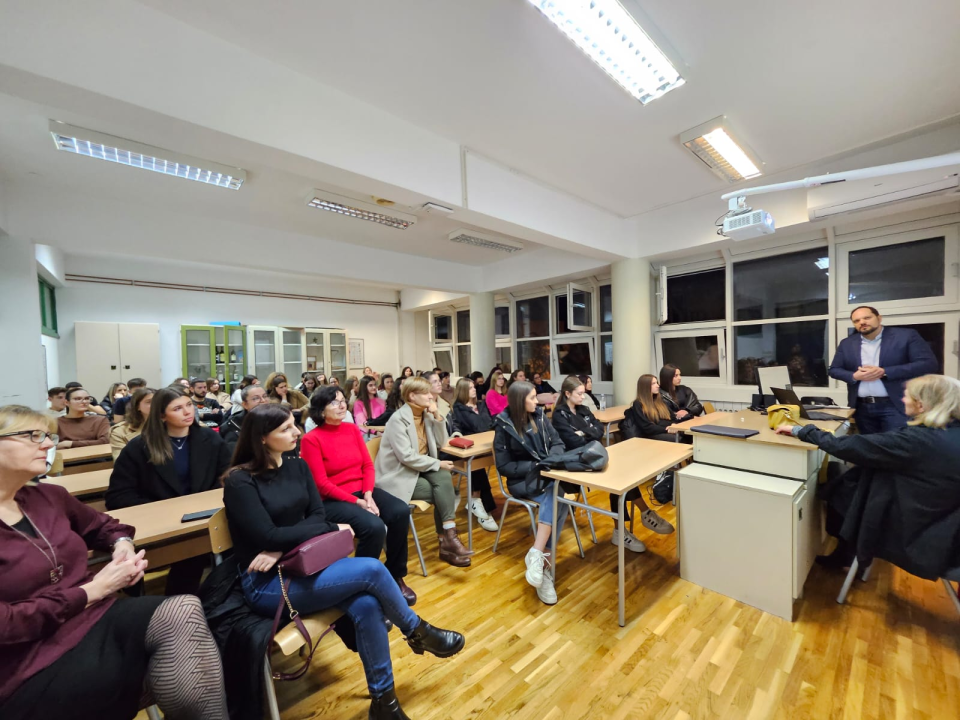 U Medicinskoj školi održana tribina  'Prevencija raka vrata maternice'