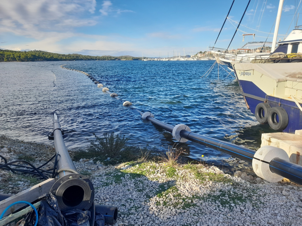 Izvedeno 553 metra podmorskog vodovoda od Srime, preko Prvića do Kaprija i Žirja