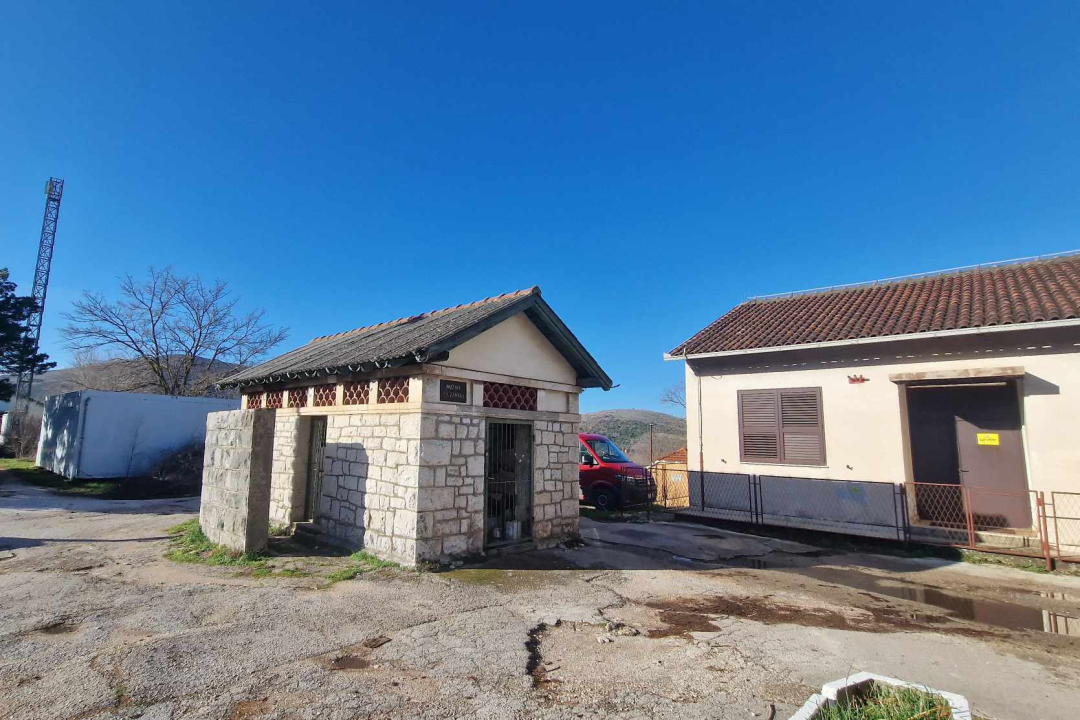 Prošetali smo po legendarnoj željezničkoj stanici Perković, koja je zapravo u Sitnom Donjem