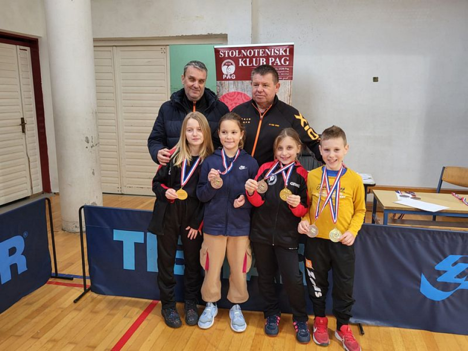 Mladi šibenski stolnotenisači ‘projurili’ otokom Pagom 