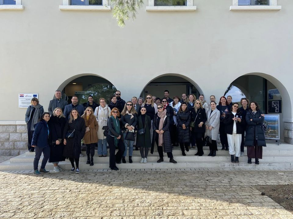 Turistički djelatnici i predstavnici agencija obišli Posjetiteljski centar 'Kanal sv. Ante'