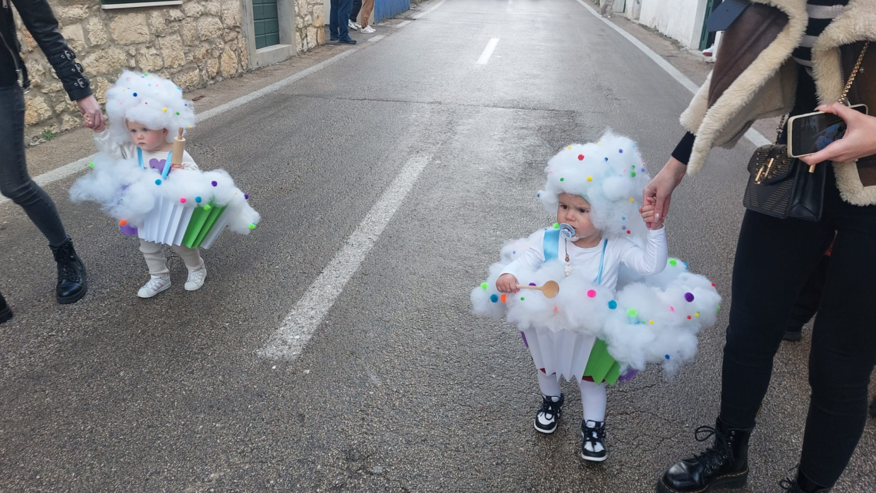 Male Bake maskama oduševile publiku u Murteru