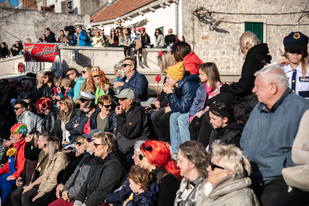 FOTOGALERIJA (1) Aleksandra Prijović nastupila u Murteru, tamo zabrana nije bilo