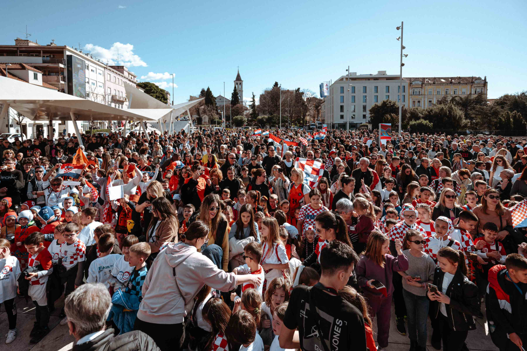 Šibenčani masovno dočekali svjetske prvake, Tucak: 'Gdje god pođem osjećam ljubav koju mi pružate'