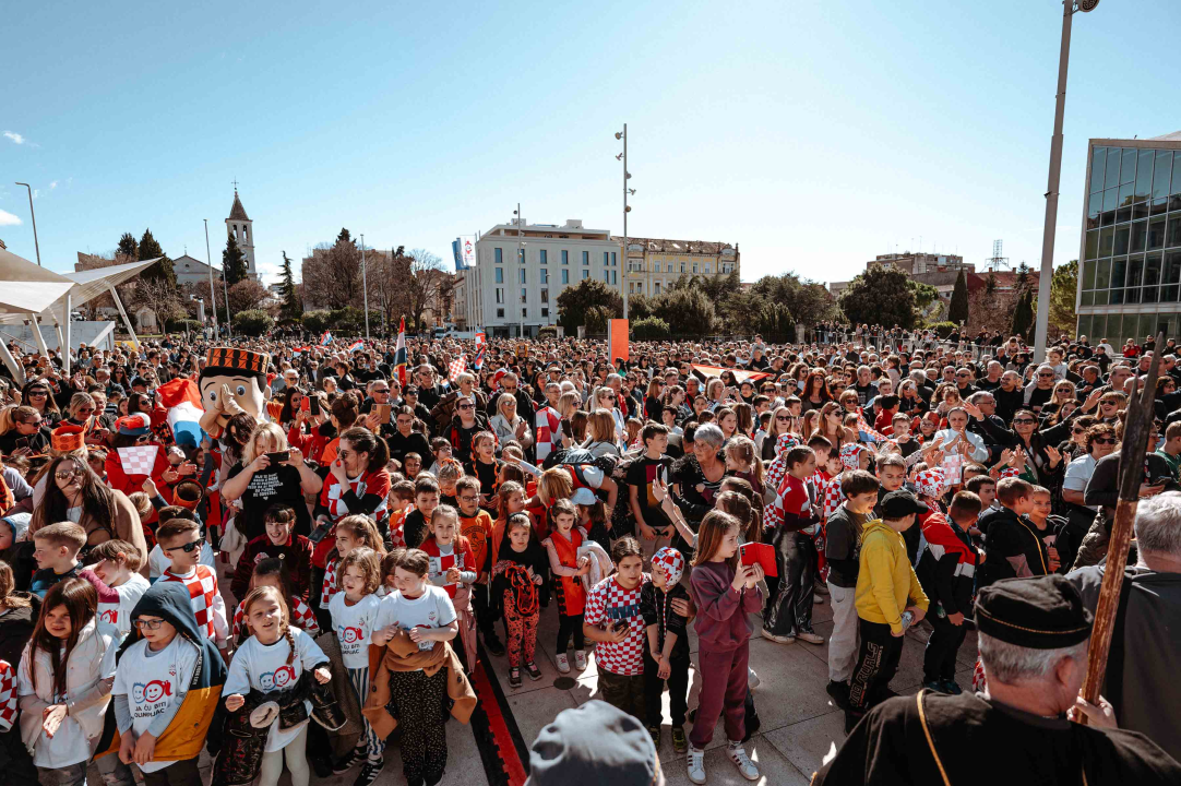 Šibenčani masovno dočekali svjetske prvake, Tucak: 'Gdje god pođem osjećam ljubav koju mi pružate'