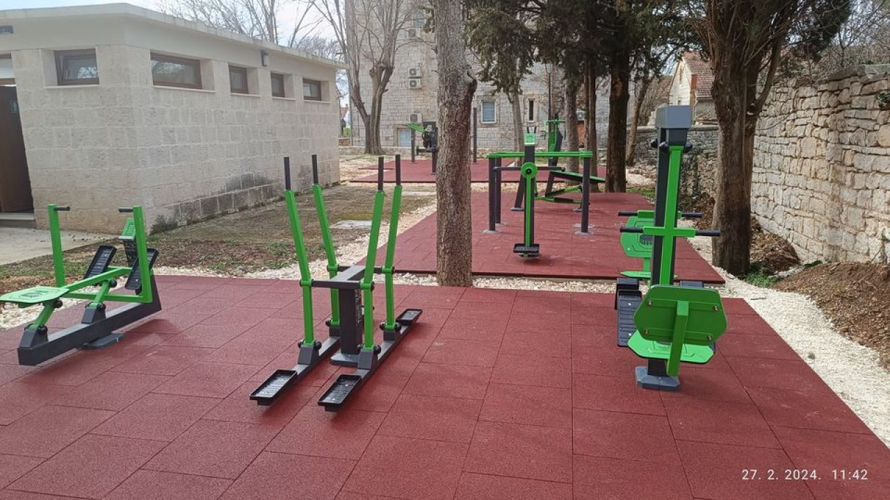 Općina Promina dobila vježbalište na otvorenom: 'Prilagođeno je i osobama s invaliditetom'