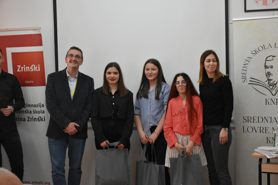 U kninskoj srednjoj školi održano regionalno natjecanje Poslovni izazov 2024. za regiju Jug