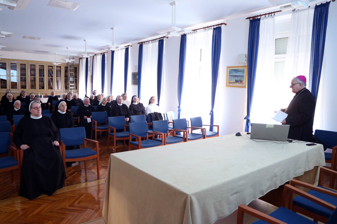 Održan korizmeni susret redovnica i biskupa Tomislava Rogića