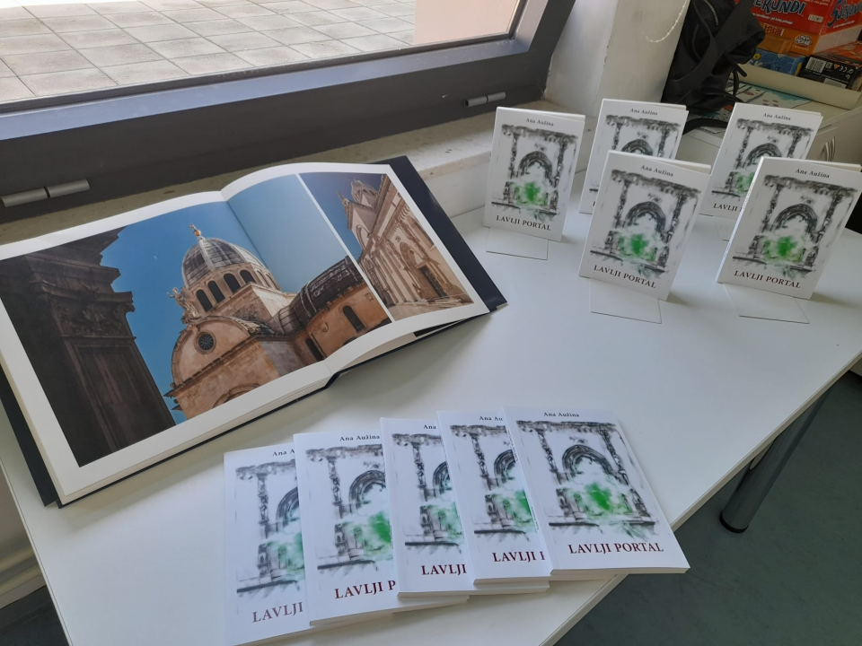 Putovanje kroz vrijeme iz školske knjižnice: Učenici OŠ Meterize ugostili spisateljicu Anu Aužinu 