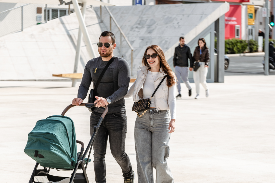 Sunčano vrijeme izmamilo je lijepe Šibenčanke da iz ormara izvuku trendi komade!