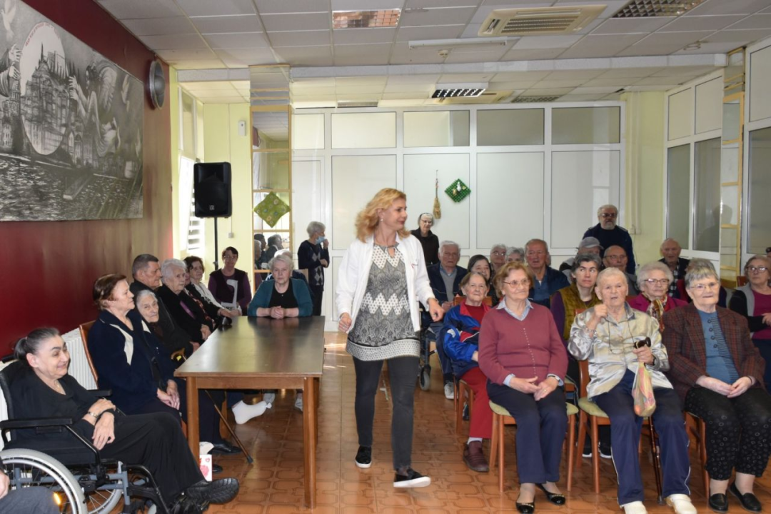 Župan Marko Jelić podijelio uskršnje pogače u Cvjetnom domu