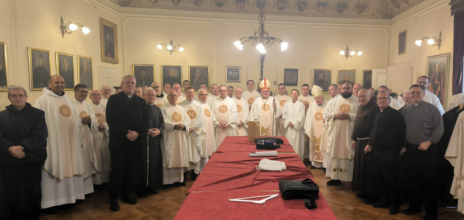 Jutros u katedrali biskup predvodio misu posvete ulja za krizme i bolesničko pomazanje