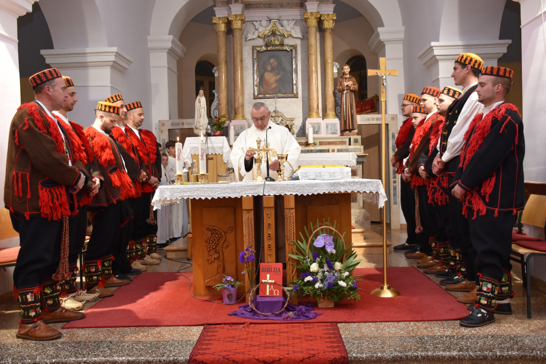 Marljivo njeguju svoje običaje: Čuvari Kristova groba u Mirloviću