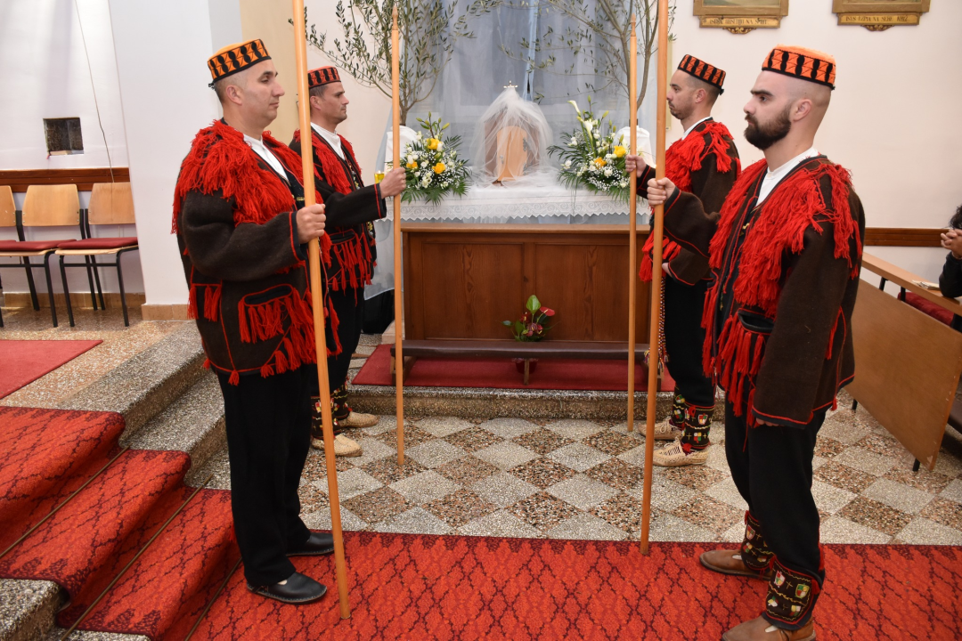 Marljivo njeguju svoje običaje: Čuvari Kristova groba u Mirloviću