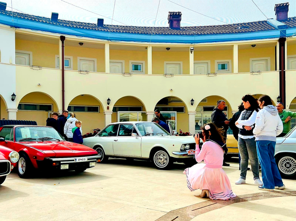 Uskršnji doručak u Rogoznici uveličali i oldtimeri