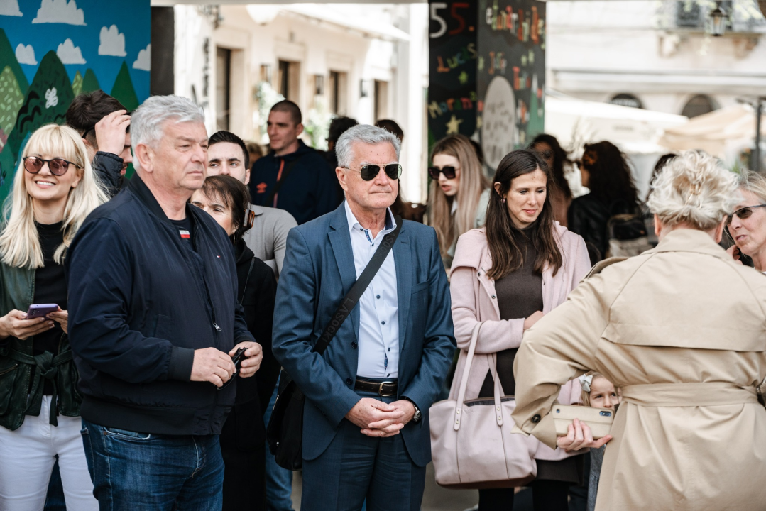 Uskrsni doručak i ove godine privukao brojne Šibenčane, fritaja 'planula' u nekoliko minuta