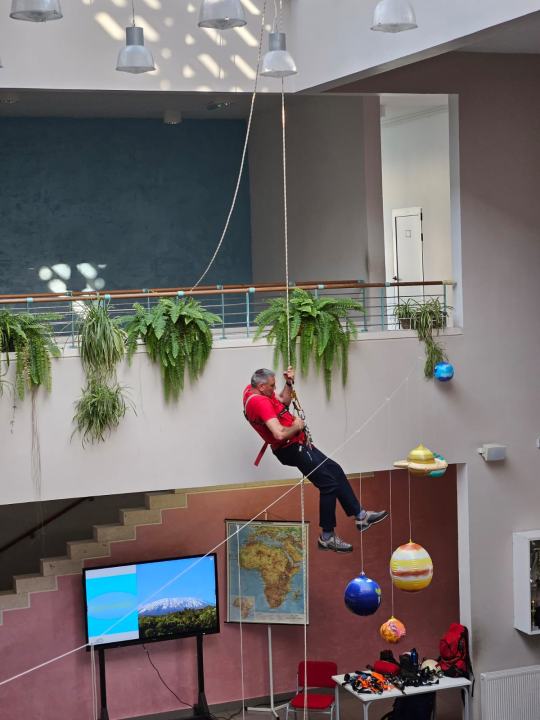 Planinarska priča koja osvaja: Alan Šimunović na 'Noći Geografije' u OŠ Meterize