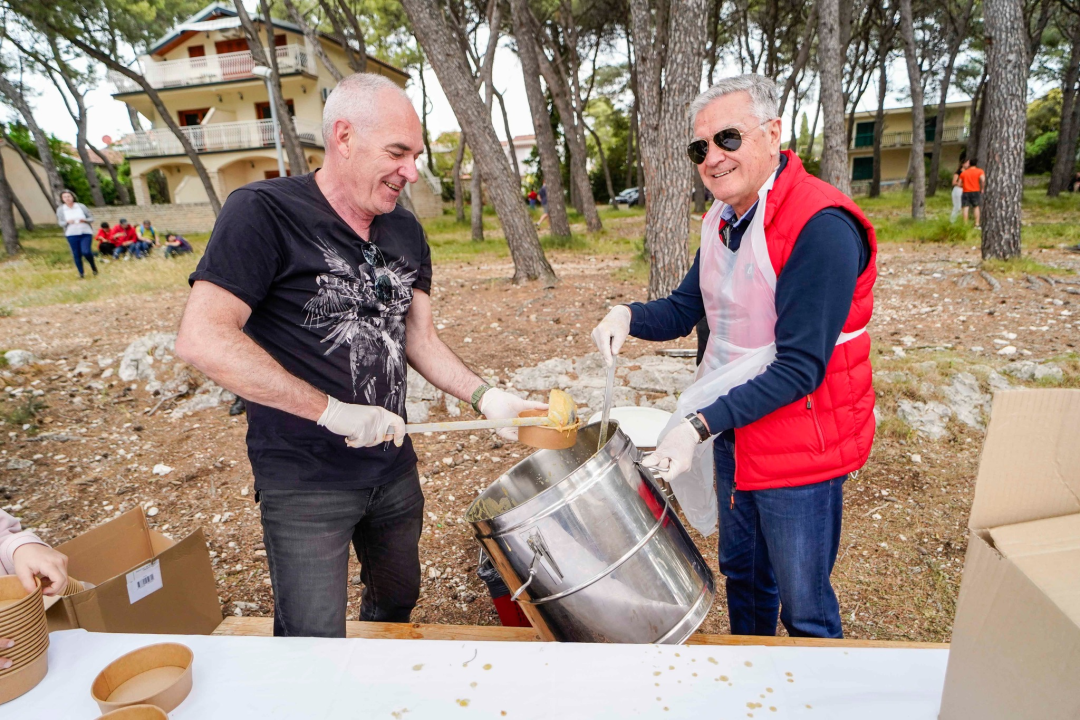 Na Praznik rada tradicionalno druženje i na Jadriji uz fažol i grupu Fenix  