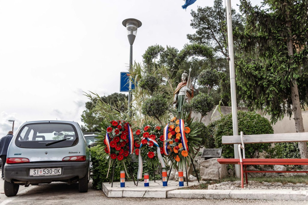 Polaganjem vijenaca ispred vatrogasnog doma obilježen sv. Florijan