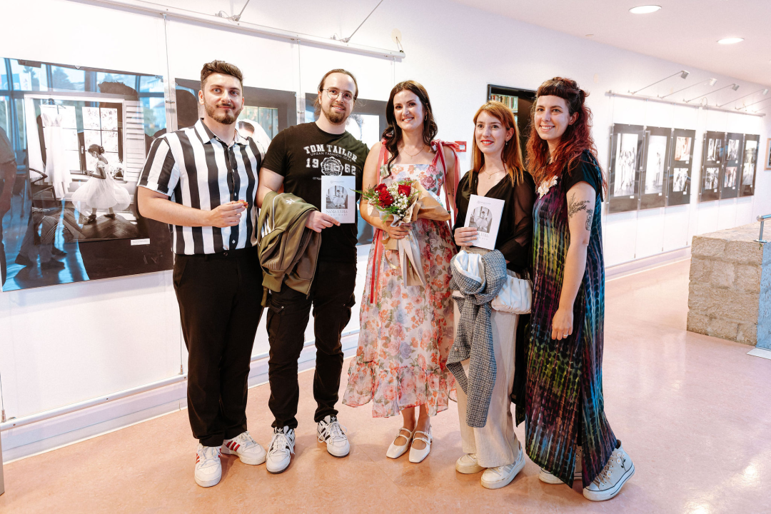 U knjižnici otvorena izložba 'Izađi mala' Sanje Dugandžić