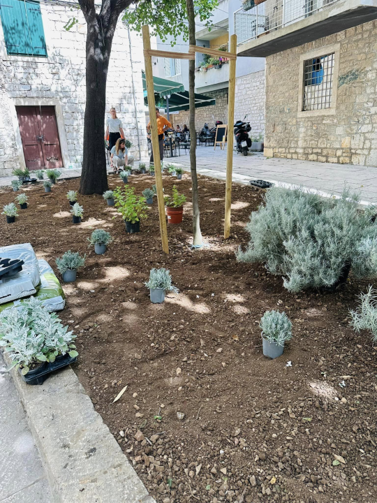 U centru grada uređena nova zelena površina: 'Neka ovo bude poticaj i drugim kvartovima'