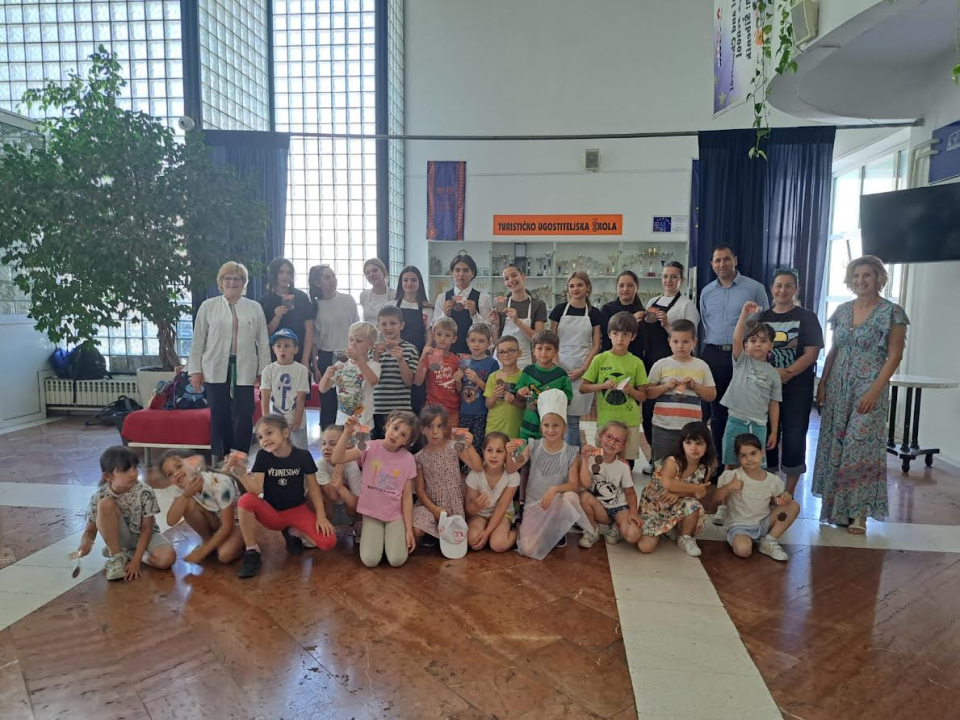 Mališani DV Osmijeh na jedan dan postali slastičari