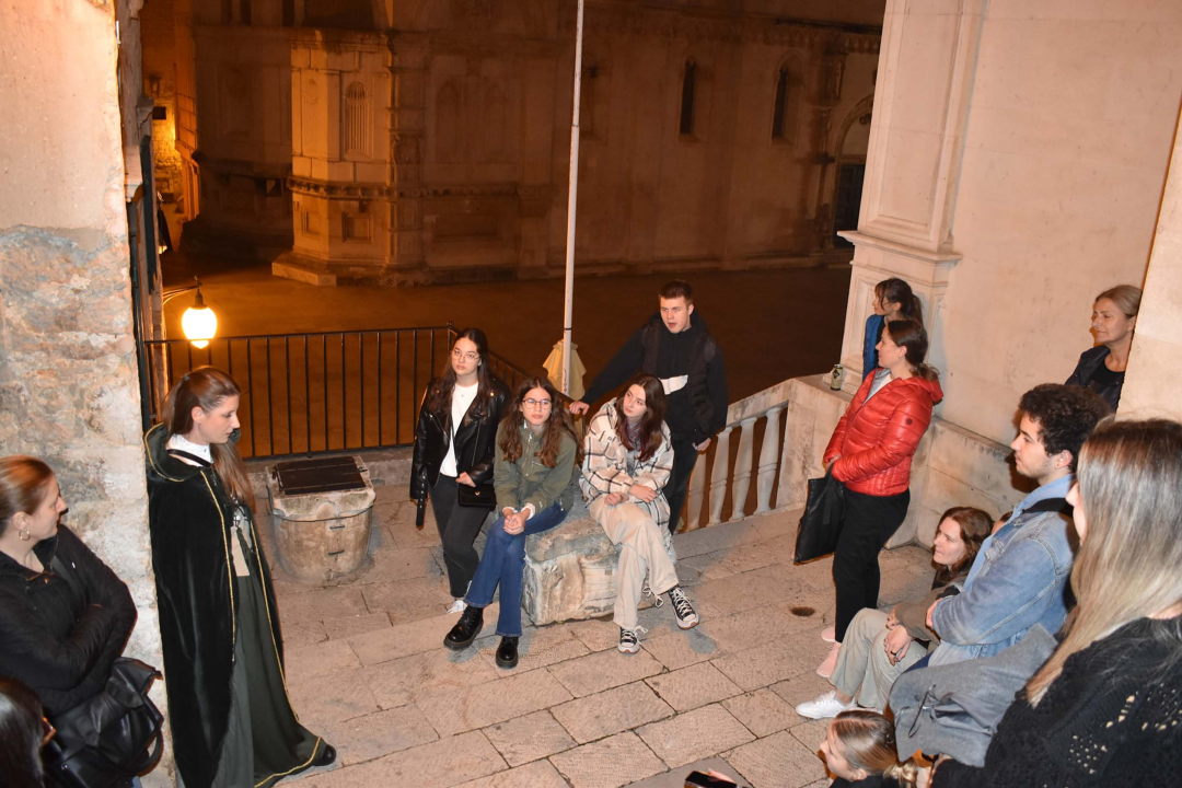 Učenici tri šibenske srednje škole prošli ‘tragovima srednjovjekovnog Šibenika’ 