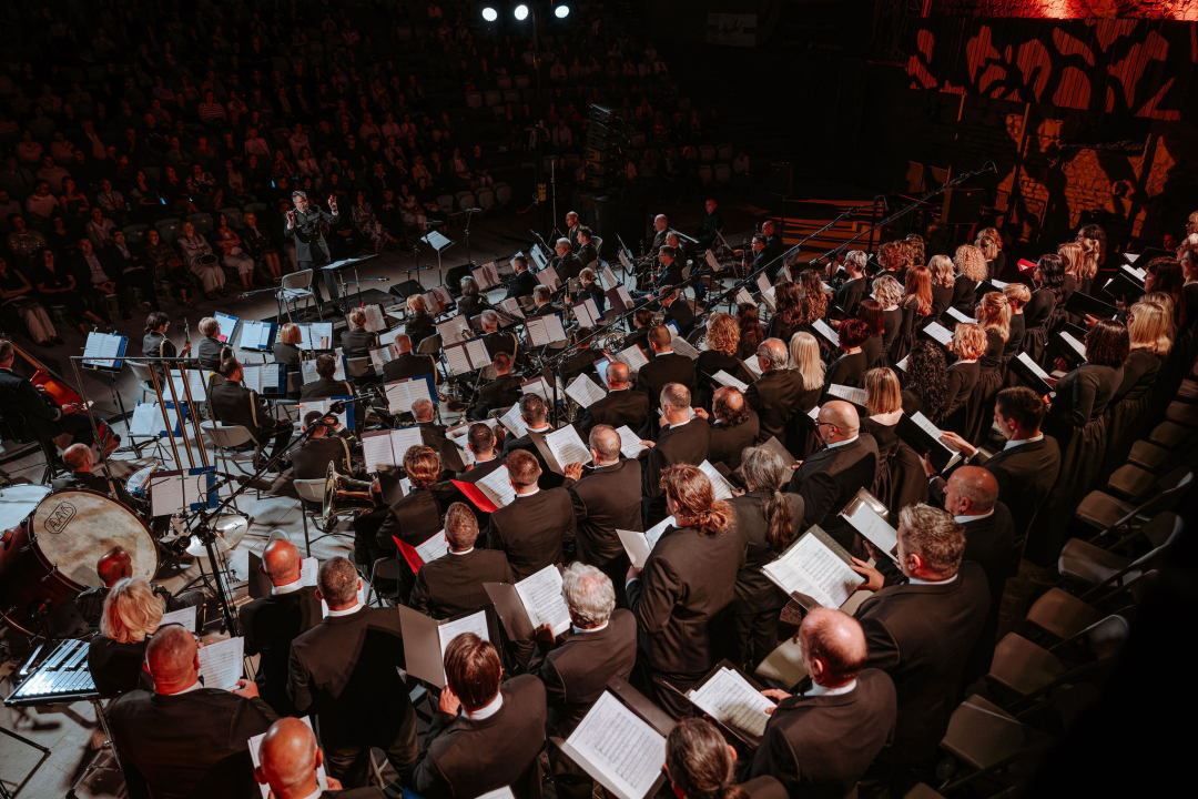 Proslava velikog jubileja: Istinski glazbeni užitak na koncertu Kola i Orkestra HV-a na tvrđavi sv. Mihovila 