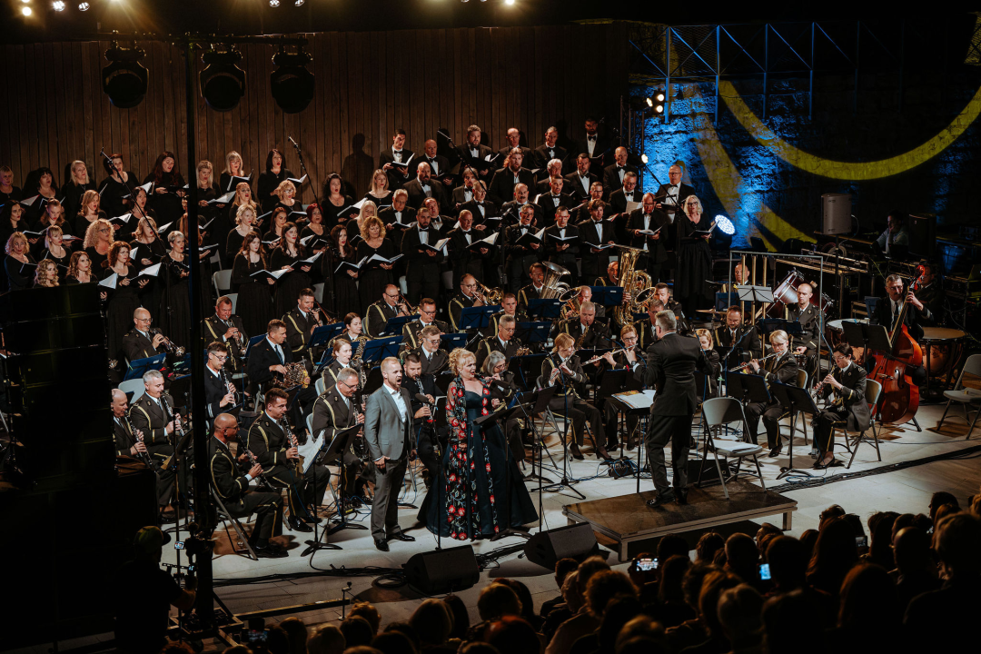 Proslava velikog jubileja: Istinski glazbeni užitak na koncertu Kola i Orkestra HV-a na tvrđavi sv. Mihovila 