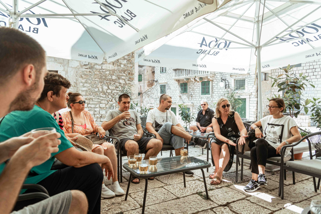 Pjesnikinje Edita Vlahov i Duška Krnić čitale stihove članovima Kamenčića 