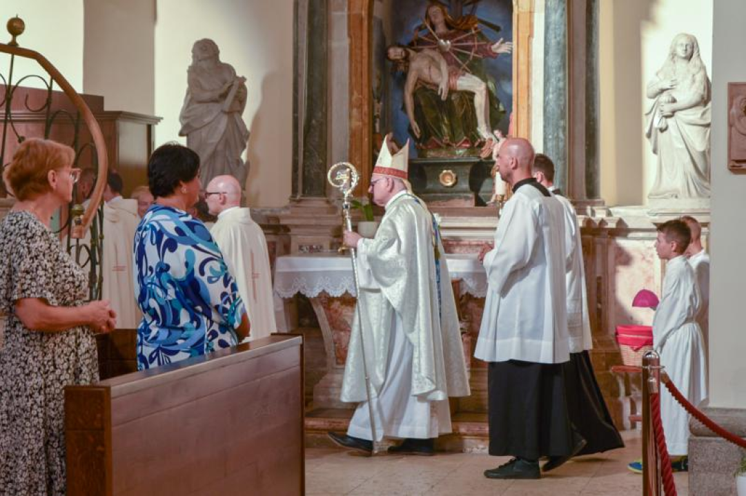 Biskup Rogić predvodio slavlje Gospe Ribarske u Senju