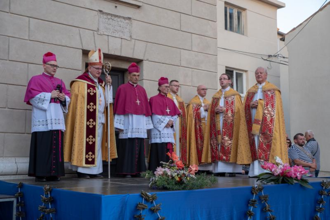 Biskup Rogić predvodio slavlje Gospe Ribarske u Senju