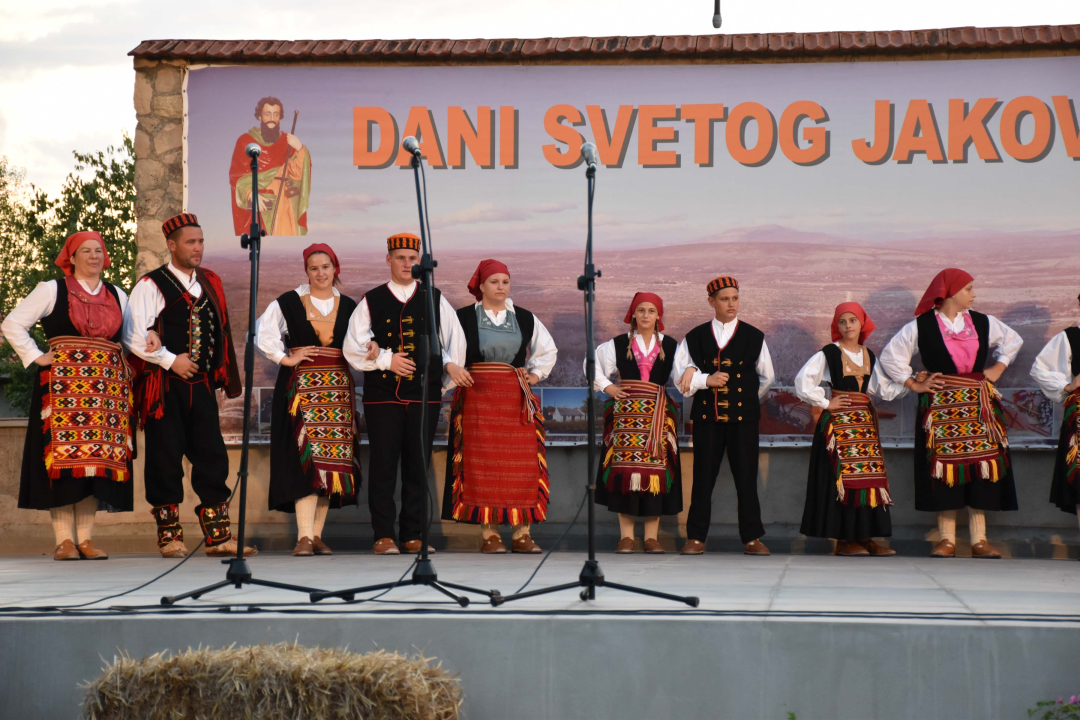 Čuvari tradicijske kulture oduševili na 23. Večeri foklora u Mirlović Zagori