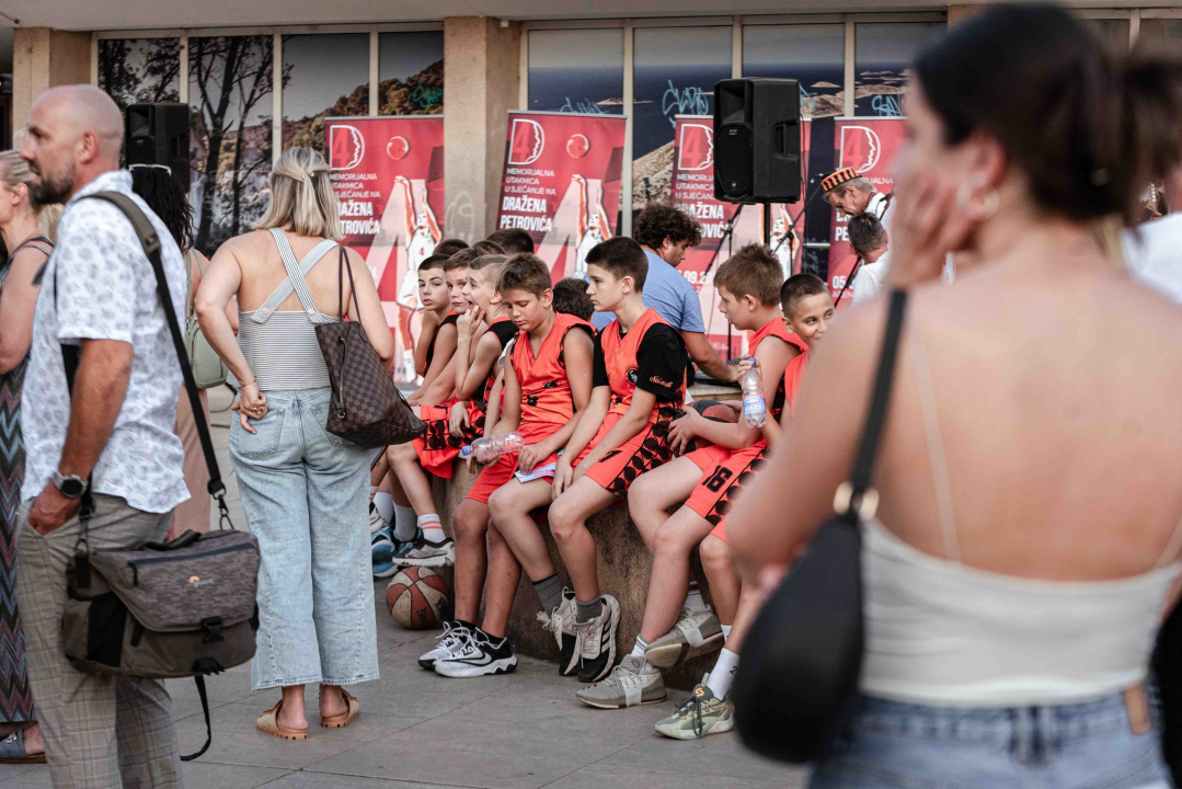 U Šibeniku održano druženje u spomen na Dražena: 'Imao je tri ljubavi - Šibenik, Hrvatsku i košarku'