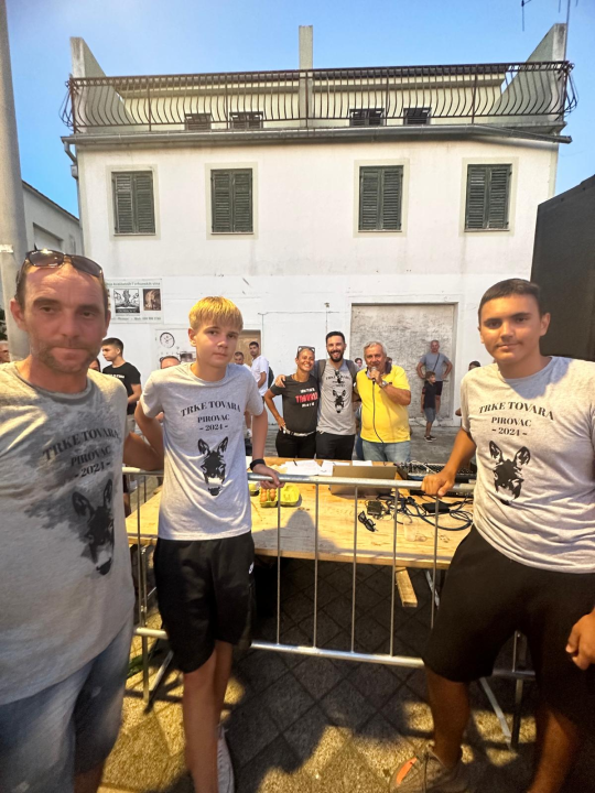 Ante Baus pobjednik trke na tovarima u Pirovcu