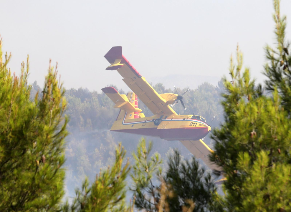 Zapovjednik Dukić: 'Preko tisuću hektara je opožarene površine, vjetar stvara velike probleme'