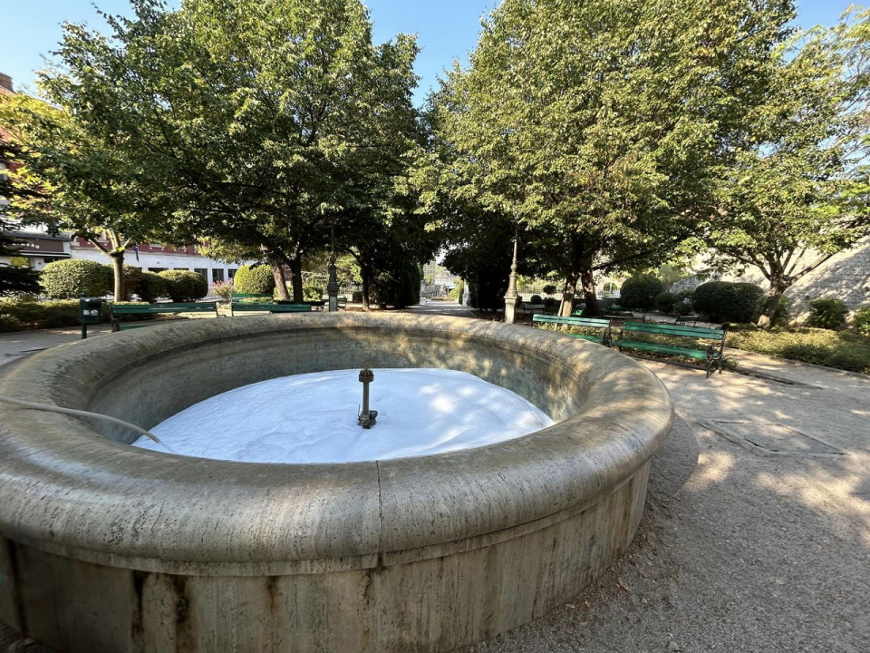 Ljudska glupost je beskrajna pa je netko napravio ‘pjena party’ u fontani u Đardinu 