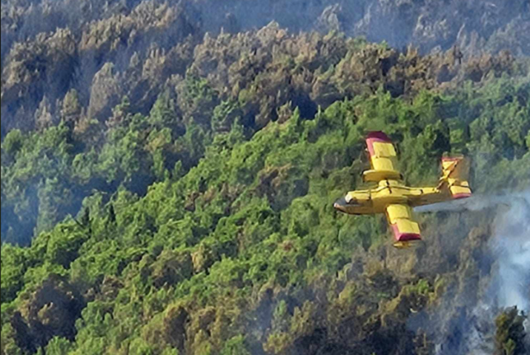 Gori iznad Roškog slapa, požar u zaleđu Skradina i dalje aktivan: Na terenu je 159 vatrogasaca
