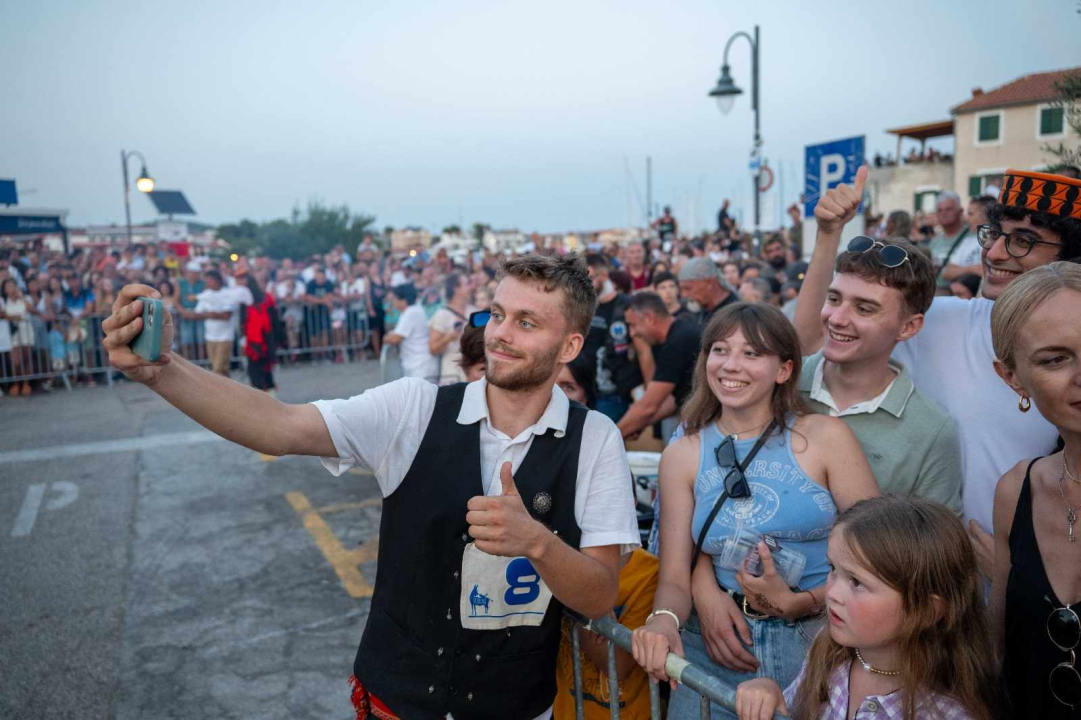 Andrija Popov i magarac Miško pobjednici 57. magarećih utrka