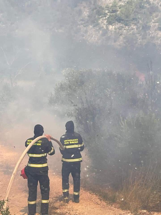 Šibenski vatrogasci nakon napornih 84 sata napokon doma