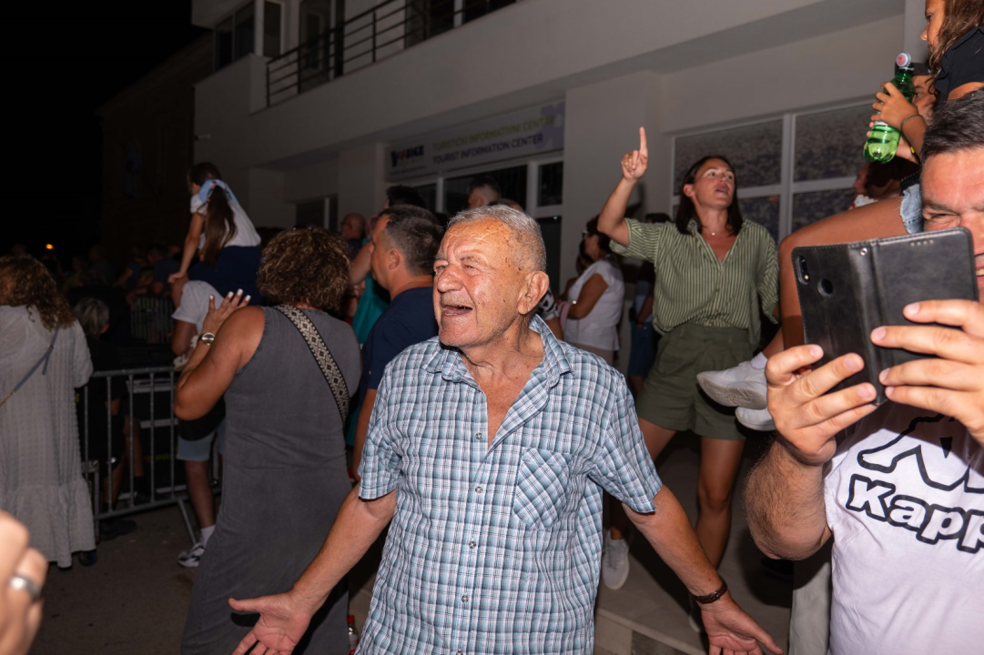 Vodička fešta okupila rekordan broj ljudi: Iće i piće, Mile Perkov, Fenixi, Spectrum i legendarni Petar Grašo
