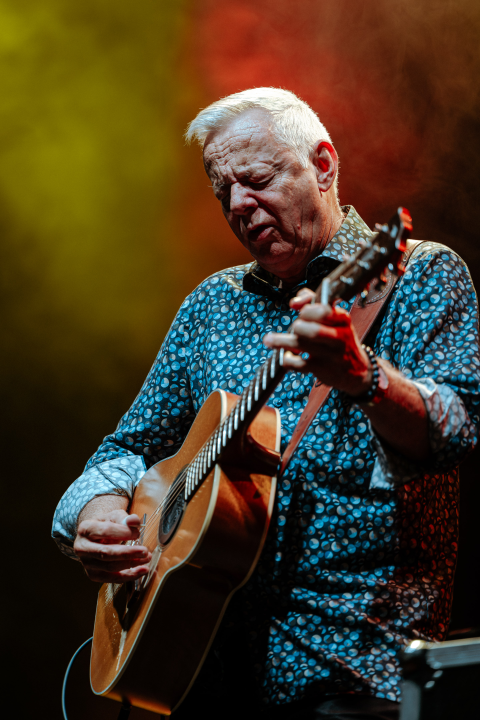 Gitaristička legenda Tommy Emmanuel na Mihovilu oduševio sviranjem tri dionice istovremeno 