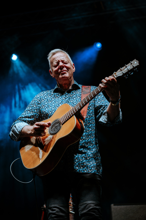 Gitaristička legenda Tommy Emmanuel na Mihovilu oduševio sviranjem tri dionice istovremeno 