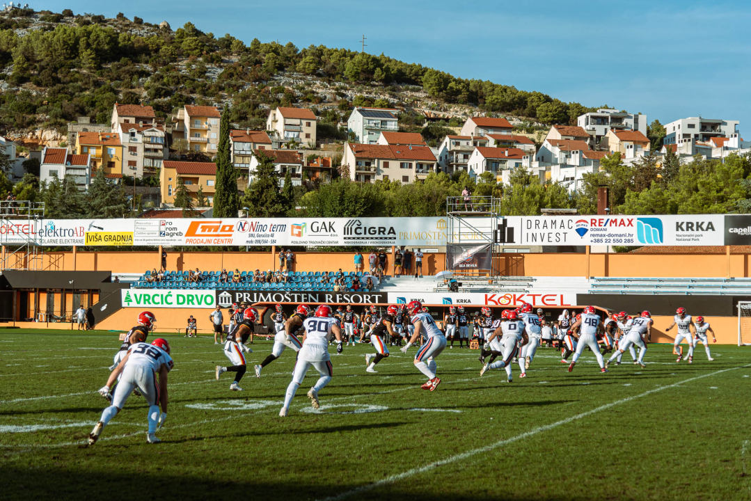 Američki nogomet na Šubićevcu vizualno zanimljiv, rezultatski ne: Madrid uvjerljiv protiv Hamburga